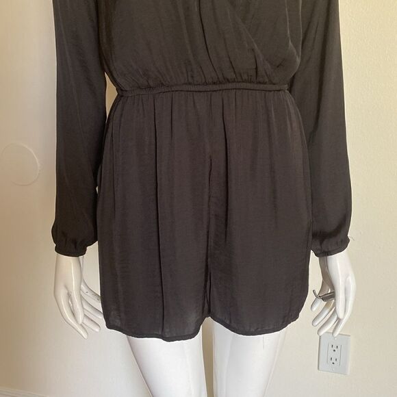 Urban Outfitters Black Satin Demy Long-Sleeve Romper Size Medium - Picture 4 of 15